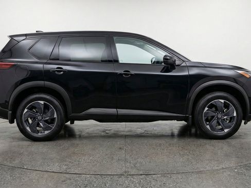 Used 2025 Nissan Rogue SV AWD/4WD image 11