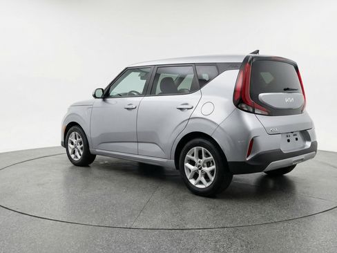 Used 2025 Kia Soul LX w/ LX Technology Package FWD image 6