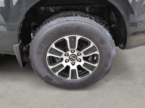 Used 2024 Nissan Titan SV image 5