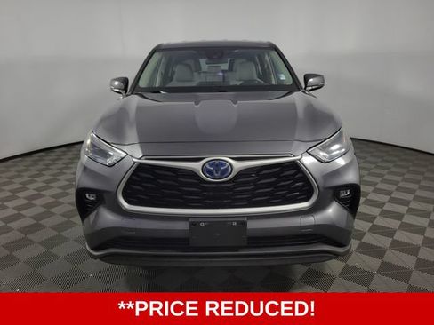 Used 2023 Toyota Highlander LE AWD/4WD image 2