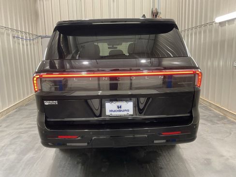 Used 2025 Lincoln Navigator Reserve image 24