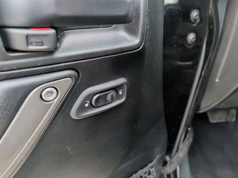 Used 2018 Jeep Wrangler Unlimited Sport S image 16