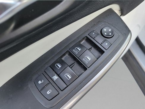 Used 2021 Jeep Cherokee Latitude Plus FWD image 13