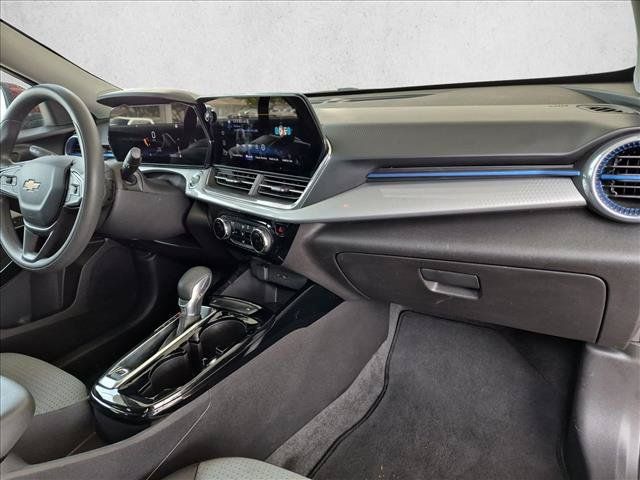 Used 2025 Chevrolet Trax LT FWD image 20