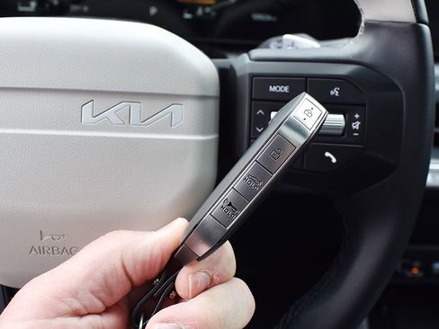 Used 2025 Kia K4 GT-Line w/ GT-Line Premium Package image 12