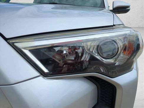 Used 2018 Toyota 4Runner SR5 Premium AWD/4WD image 4