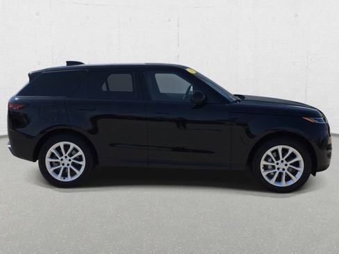 Used 2025 Land Rover Range Rover Sport SE AWD/4WD image 4