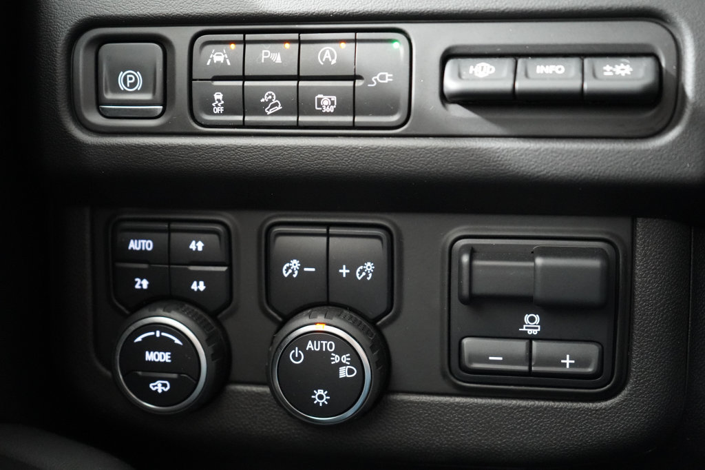 Used 2022 Chevrolet Tahoe High Country AWD/4WD image 32