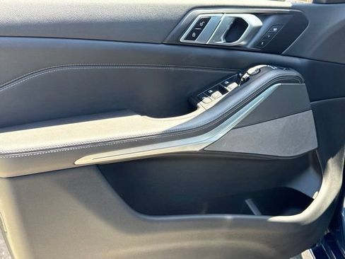 Used 2019 BMW X5 xDrive40i w/ M Sport Package AWD/4WD image 18