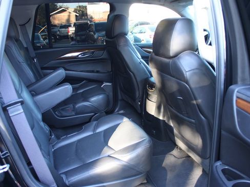 Used 2017 Cadillac Escalade Luxury RWD image 26