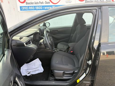 Used 2022 Toyota Corolla LE image 18