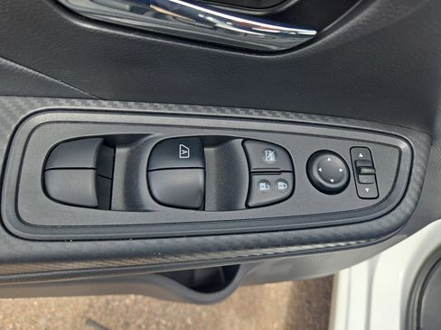 Used 2025 Nissan Versa SV w/ Trunk Package FWD image 27