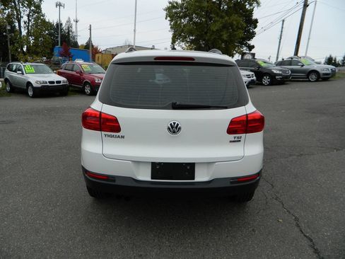 Used 2016 Volkswagen Tiguan S image 7