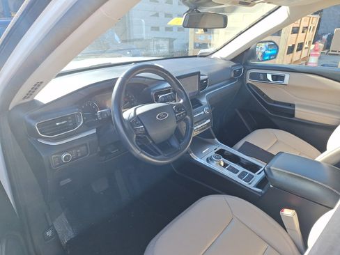 Used 2020 Ford Explorer XLT w/ Equipment Group 202A image 6
