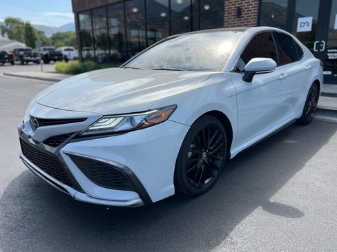 Used 2022 Toyota Camry XSE FWD image 8