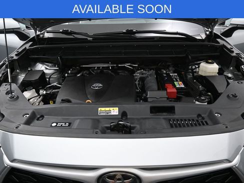 Used 2020 Toyota Highlander XLE AWD/4WD image 38