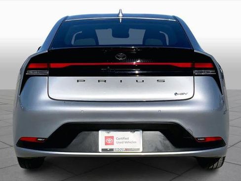 Used 2025 Toyota Prius LE image 5