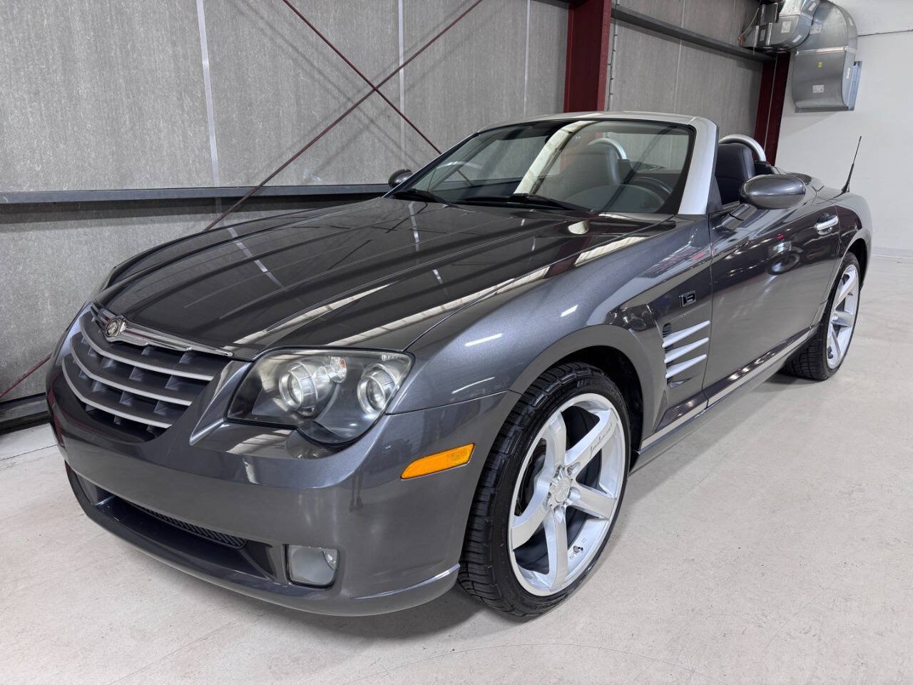 Used 2005 Chrysler Crossfire Limited RWD image 3