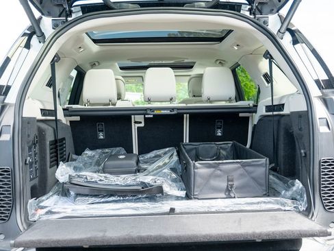 New 2025 Land Rover Discovery Dynamic SE image 25