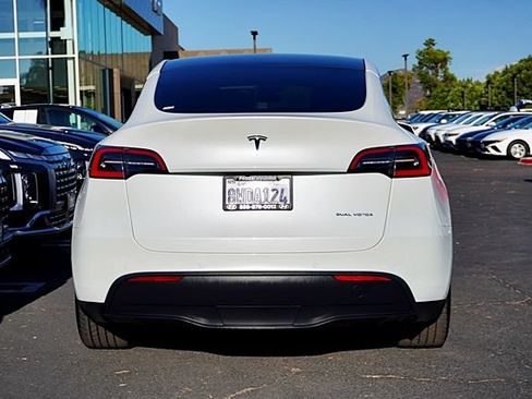 Used 2021 Tesla Model Y Long Range AWD/4WD image 9
