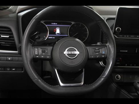 Used 2023 Nissan Rogue SL AWD/4WD image 7