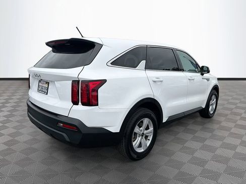 Used 2023 Kia Sorento LX FWD image 7