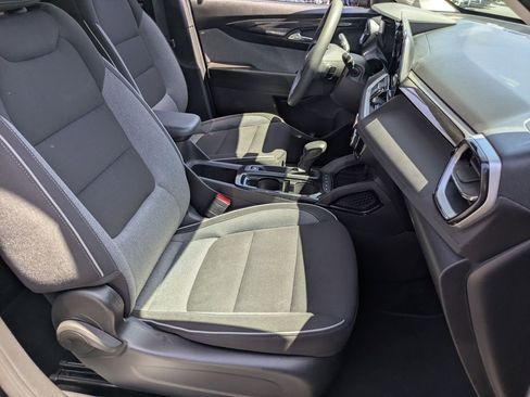 Used 2025 Chevrolet TrailBlazer LT AWD/4WD image 28
