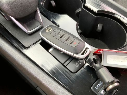 Used 2024 Nissan Rogue SV image 14