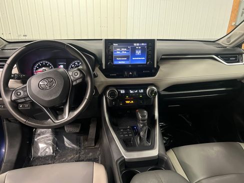 Used 2019 Toyota RAV4 XLE Premium w/ Cold Weather Package AWD/4WD image 16