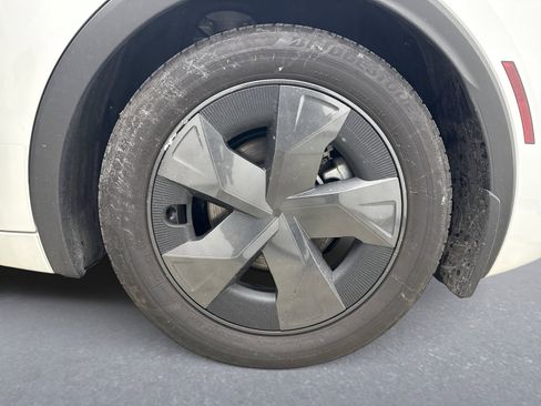 Used 2024 Toyota Prius Prime image 11