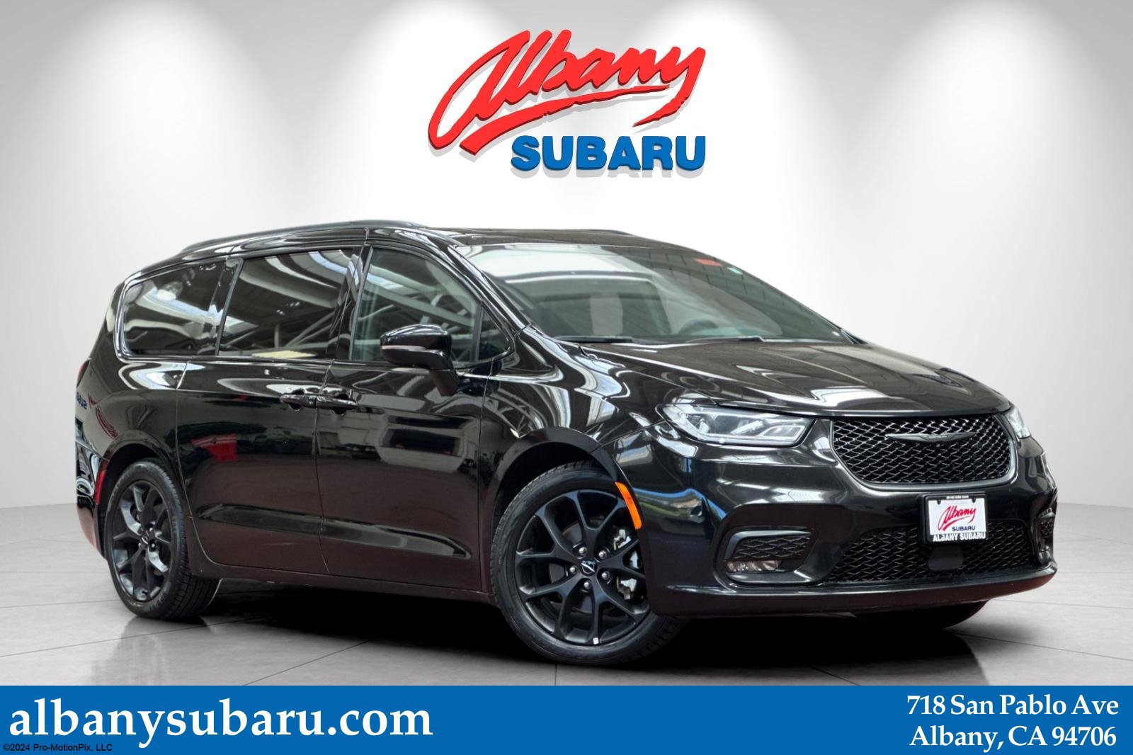 Used 2025 Chrysler Pacifica Limited FWD image 1
