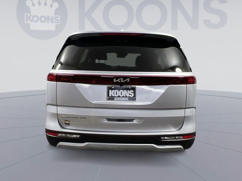 Used 2022 Kia Carnival LX FWD image 10