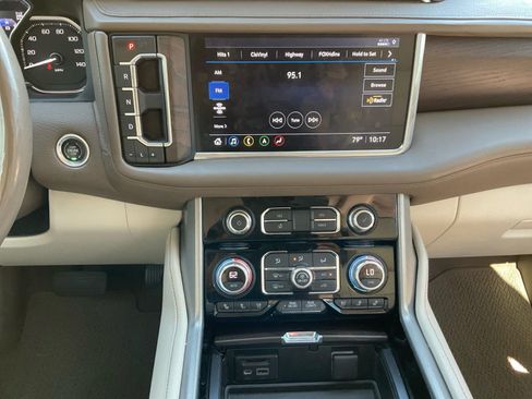 Used 2021 GMC Yukon Denali w/ Denali Ultimate Package AWD/4WD image 11