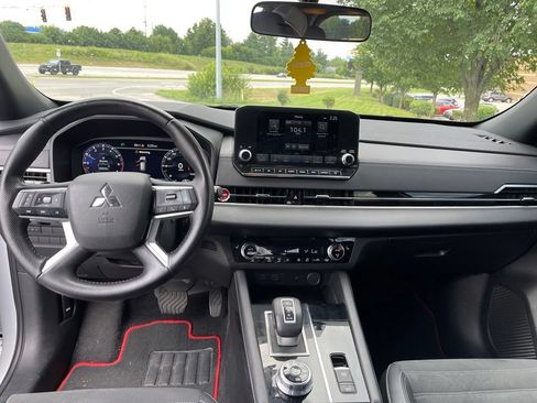 Used 2024 Mitsubishi Outlander Ralliart AWD/4WD image 11