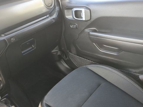 Used 2021 Jeep Gladiator Sport image 43