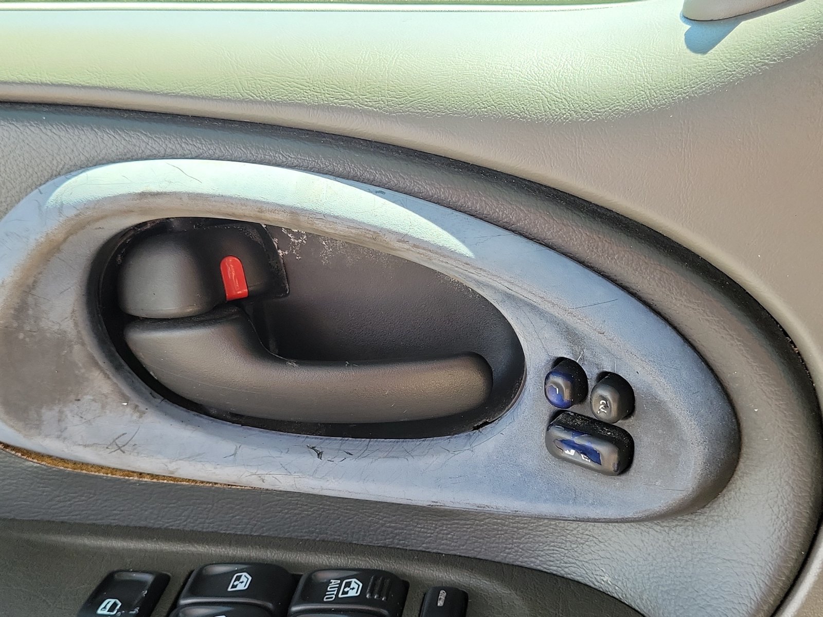 Used 2002 Chevrolet TrailBlazer LTZ RWD image 16