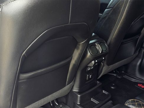 Used 2021 Jeep Wrangler Unlimited Sahara image 32