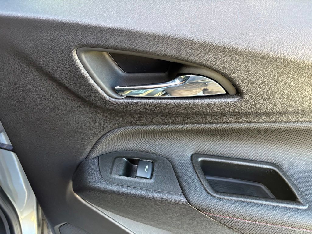 Used 2024 Chevrolet Equinox RS FWD image 33