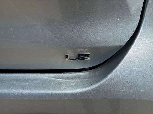 Used 2025 Toyota Highlander LE FWD image 32
