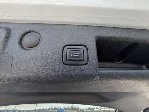 Used 2022 Chevrolet Equinox LT AWD/4WD image 13
