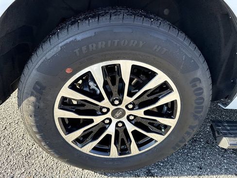 Used 2025 Ford Expedition Platinum image 17