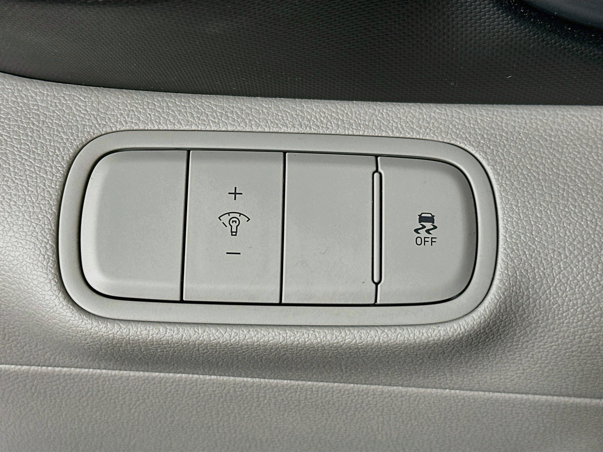 Used 2025 Hyundai Venue SEL FWD image 17