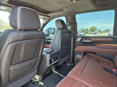 Used 2025 GMC Sierra 2500 Denali Ultimate image 18