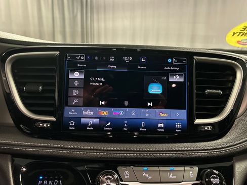New 2027 Chrysler Pacifica Select FWD image 15
