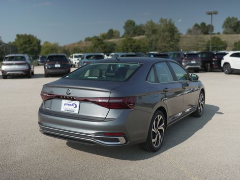 New 2025 Volkswagen Jetta SEL image 8