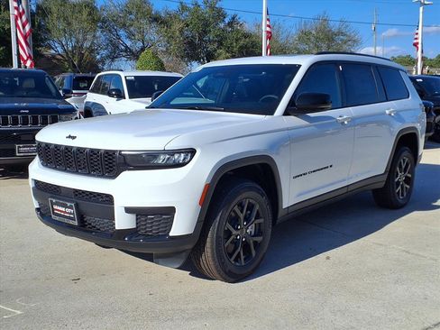 New 2025 Jeep Grand Cherokee L Altitude AWD/4WD image 3