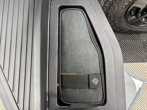 Used 2024 Rivian R1T Adventure AWD/4WD image 32