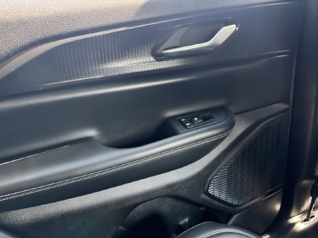 Used 2023 Jeep Grand Cherokee Altitude AWD/4WD image 29
