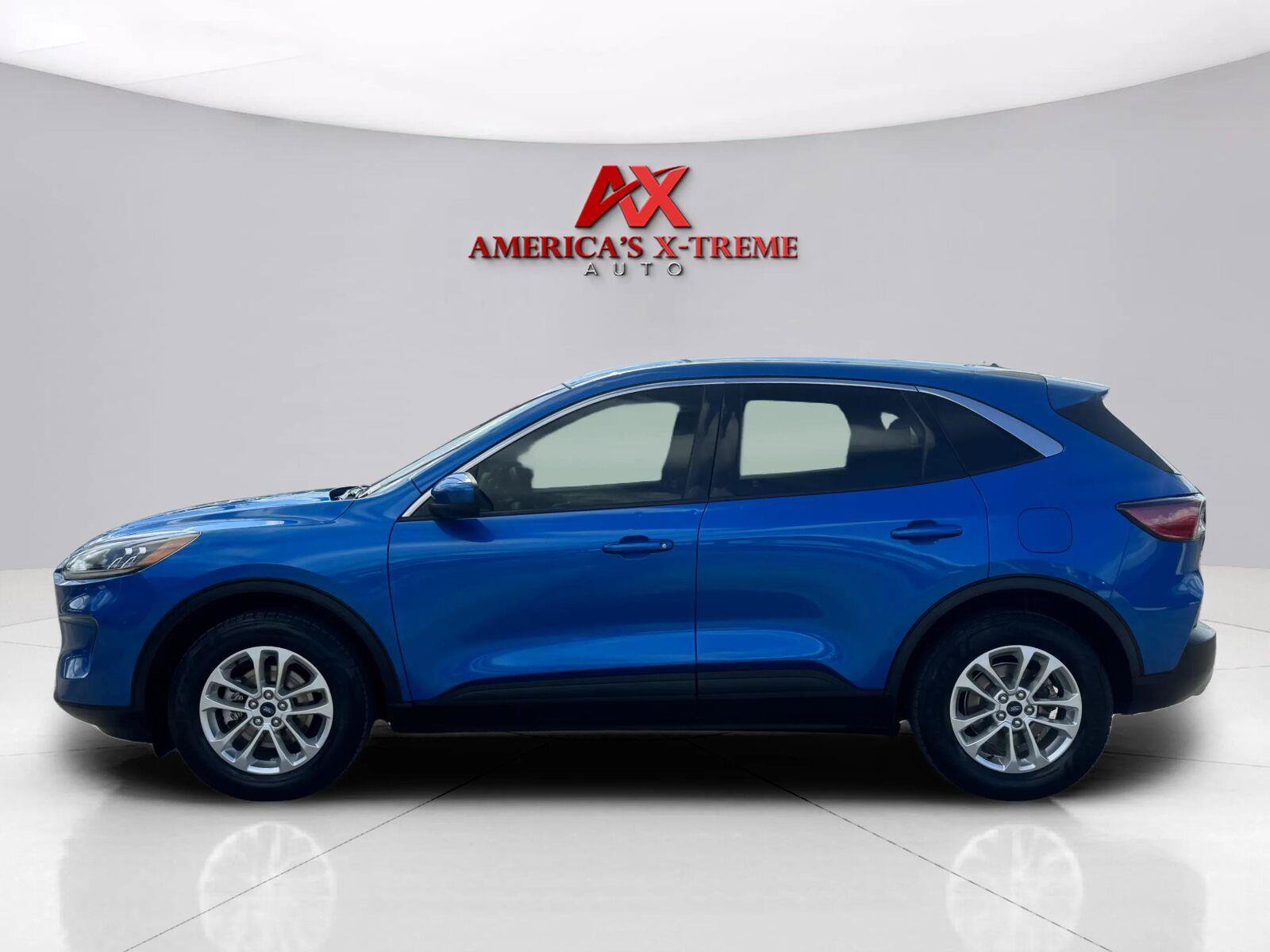 Used 2022 Ford Escape SE w/ Convenience Package FWD image 2
