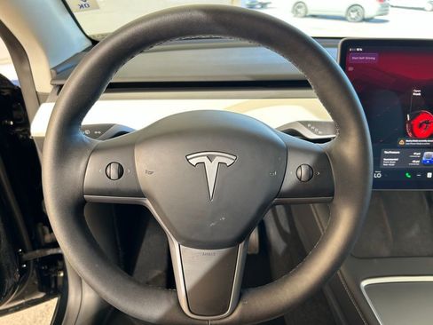 Used 2025 Tesla Model Y Long Range image 26